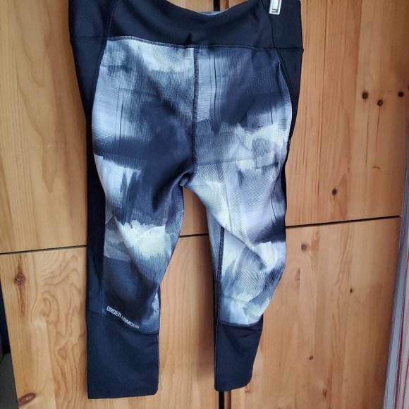 Under Armour Women's Cropped Grey Leggings size Large - Picture 2 of 4
